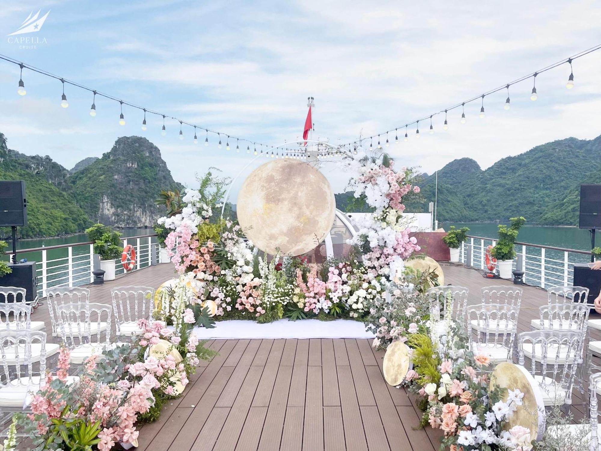 Halong Capella Cruise - Member Of Lyra Cruise Collection Hotel Ha Long Exterior photo